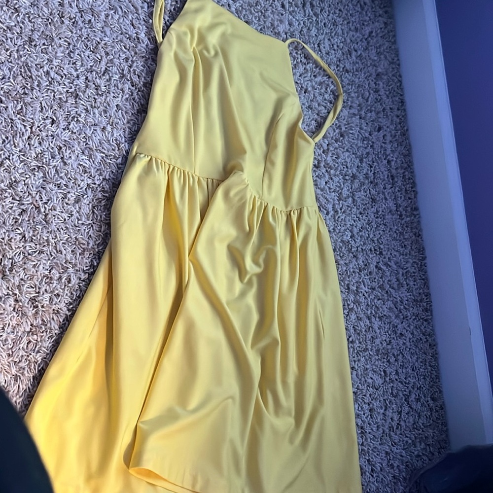 yellow dress